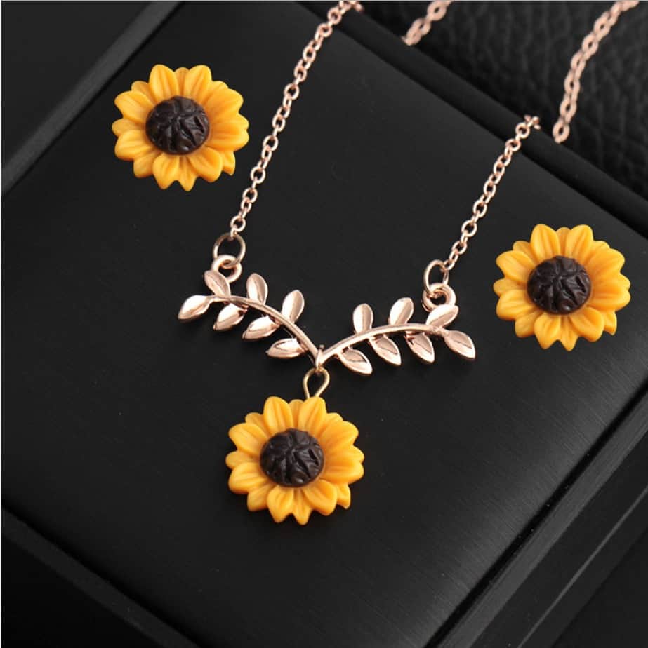 Sunflower collarbone necklace 